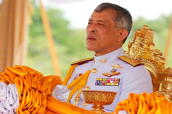 Король Таиланда — символ власти и роскоши: история самого богатого монарха мира Король Таиланда — символ власти и роскоши: история самого богатого монарха мира